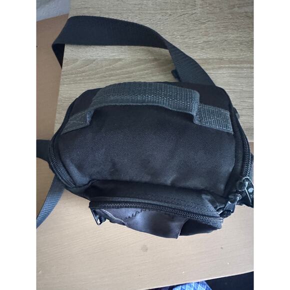 Quantaray Small Camera Bag Black 7"x3"x8" - Picture 2 of 6